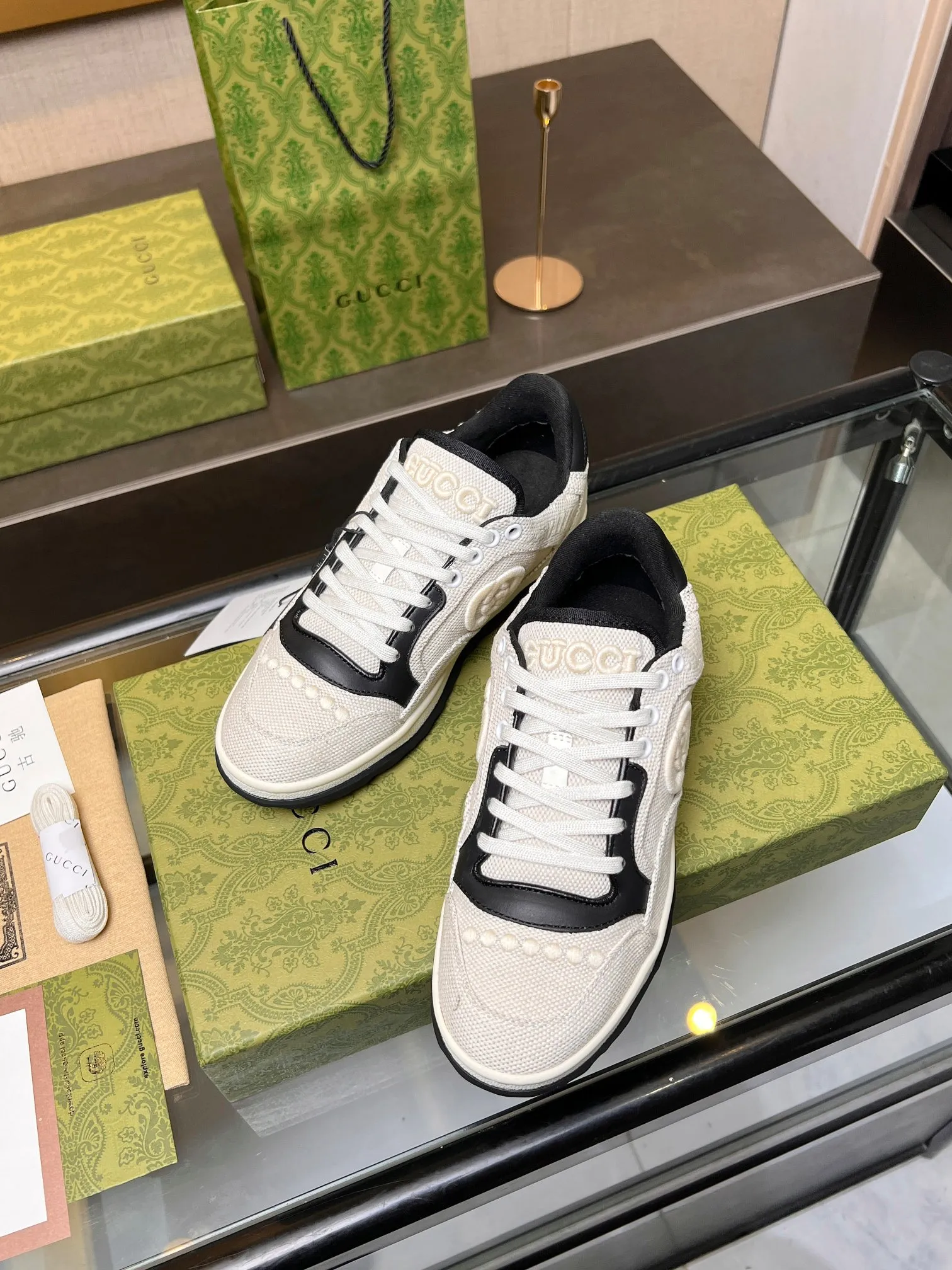 👟👟Ex-factory price 520👟👟 Top version, full styling effect, instant sales of the common practice of soft treading in the market, 💣💣💣Gucci2023 early spring Gucci G home latest hot style MAC80 sports shoes couple style casual retro distressed dirty shoes small dirty shoes small white shoes🌸🌸🌸 original purchase and development Production Gucci MAC80 new hot-selling series. The exquisite and compact interlocking double G logo romantically interprets the aesthetic concept of this series. Made of off-white leather, ▪️Material: original customized imported first-layer cowhide ▪️Inner lining: original customized imported breathable mesh ▪️Outsole: original molded two-color TPU outsole ▪️Sole thickness: 3CM ▪️Size: women's 35-40 / men's 39-45
